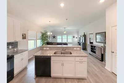 209 Bryan Way, Angleton, TX 77515 - Photo 5