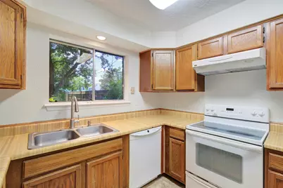 10314 Paintbrush Lane, Sugar Land, TX 77498 - Photo 13