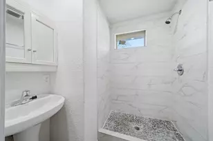 1041 Dolly Wright St, Houston, TX 77088 - Photo 11