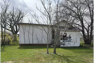 510 E Franklin Avenue, Electra, TX 76360 - Photo 3