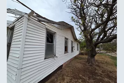 510 E Franklin Avenue, Electra, TX 76360 - Photo 3