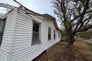 510 E Franklin Ave, Electra, TX 76360 - Photo 3