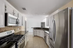 4826 Meadowglen Dr, Pearland, TX 77584 - Photo 11