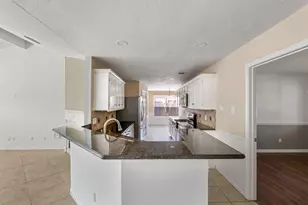 4826 Meadowglen Dr, Pearland, TX 77584 - Photo 9