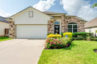 208 Shoreview Dr, Conroe, TX 77303 - Photo 1