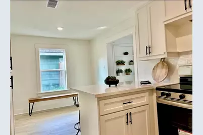 319 Wisteria Street, Lake Jackson, TX 77566 - Photo 5