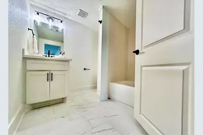 319 Wisteria Street, Lake Jackson, TX 77566 - Photo 15