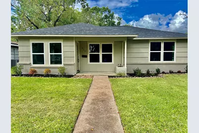 319 Wisteria Street, Lake Jackson, TX 77566 - Photo 1