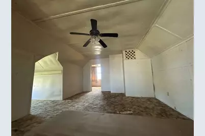 601 E Michalk Street, Thorndale, TX 76577 - Photo 5