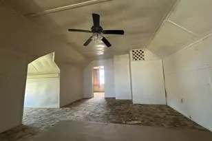 601 E Michalk St, Thorndale, TX 76577 - Photo 5