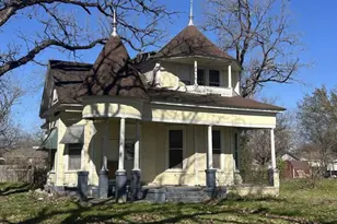 601 E Michalk St, Thorndale, TX 76577 - Photo 1