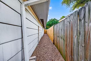 5531 Lymbar Dr, Houston, TX 77096 - Photo 37