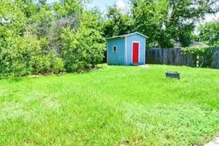 735 Highland Dr, Beaumont, TX 77705 - Photo 7