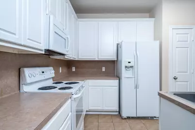 207 N Burberry Park Circle, The Woodlands, TX 77382 - Photo 9