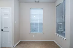 207 N Burberry Park Cir, The Woodlands, TX 77382 - Photo 9