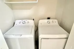 207 N Burberry Park Cir, The Woodlands, TX 77382 - Photo 13