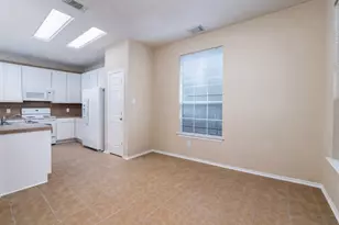 207 N Burberry Park Cir, The Woodlands, TX 77382 - Photo 11