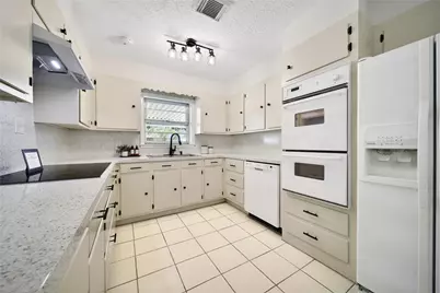 317 S 11th Street, La Porte, TX 77571 - Photo 9