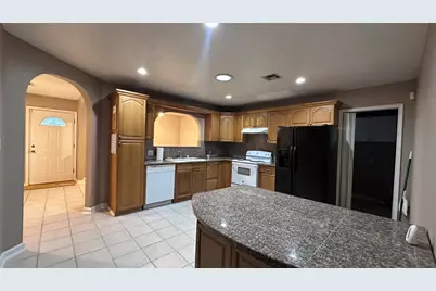 5753 Pinehurst Drive, Montgomery, TX 77316 - Photo 5