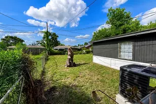 9113 Oak Knoll Ln, Houston, TX 77078 - Photo 19