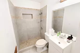 9113 Oak Knoll Ln, Houston, TX 77078 - Photo 17