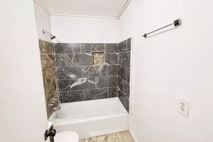 9113 Oak Knoll Ln, Houston, TX 77078 - Photo 13
