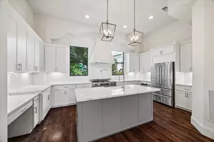 1059 W 16th St, Houston, TX 77008 - Photo 3