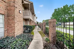 10615 Briar Forest Dr, Houston, TX 77042 - Photo 5