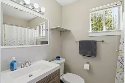 914 Temple Circle, Hitchcock, TX 77563 - Photo 11