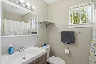 914 Temple Cir, Hitchcock, TX 77563 - Photo 11