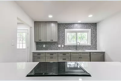 2014 15th Avenue N, Texas City, TX 77590 - Photo 3