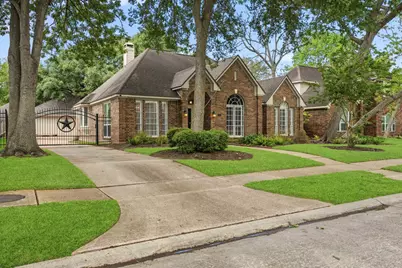 6714 Morningside Drive, Sugar Land, TX 77479 - Photo 3