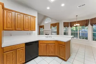 423 Tallow Dr, Conroe, TX 77385 - Photo 11