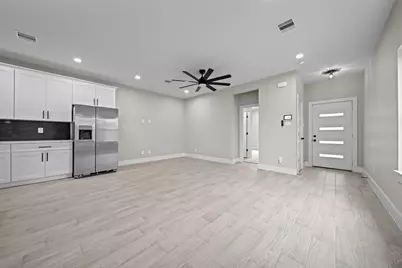 929 Green Meadow Lane #B, Houston, TX 77091 - Photo 5