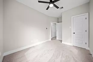 929 Green Meadow Ln, Houston, TX 77091 - Photo 13