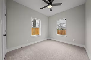 929 Green Meadow Ln, Houston, TX 77091 - Photo 23