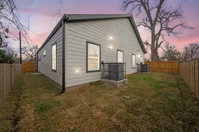 929 Green Meadow Lane #B, Houston, TX 77091 - Photo 31