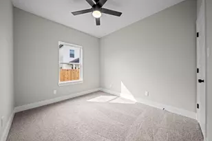 929 Green Meadow Ln, Houston, TX 77091 - Photo 15