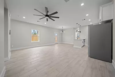 929 Green Meadow Lane #B, Houston, TX 77091 - Photo 7