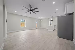 929 Green Meadow Ln, Houston, TX 77091 - Photo 7
