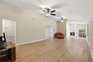 3008 Hunnington Dr, Conroe, TX 77303 - Photo 3