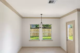 320 Briarwood Dr, Baytown, TX 77520 - Photo 9
