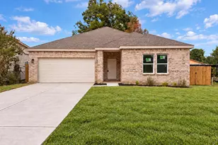 320 Briarwood Dr, Baytown, TX 77520 - Photo 1