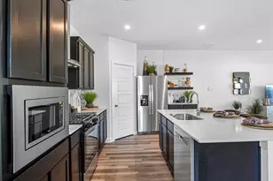 2930 Crown Gate Dr, Houston, TX 77047 - Photo 5