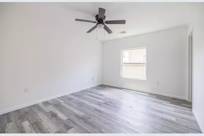 11938 Greenglen Drive, Houston, TX 77044 - Photo 13