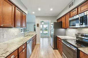 64 Hideaway Dr, Friendswood, TX 77546 - Photo 9