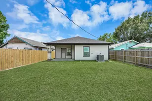 516 Bolster St, Baytown, TX 77520 - Photo 5