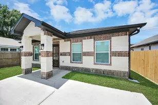 516 Bolster St, Baytown, TX 77520 - Photo 3