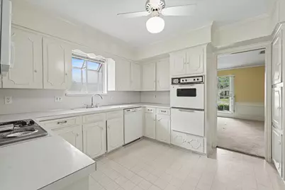 7827 Meadowbriar Lane, Houston, TX 77063 - Photo 11