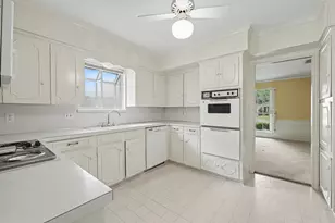 7827 Meadowbriar Ln, Houston, TX 77063 - Photo 11